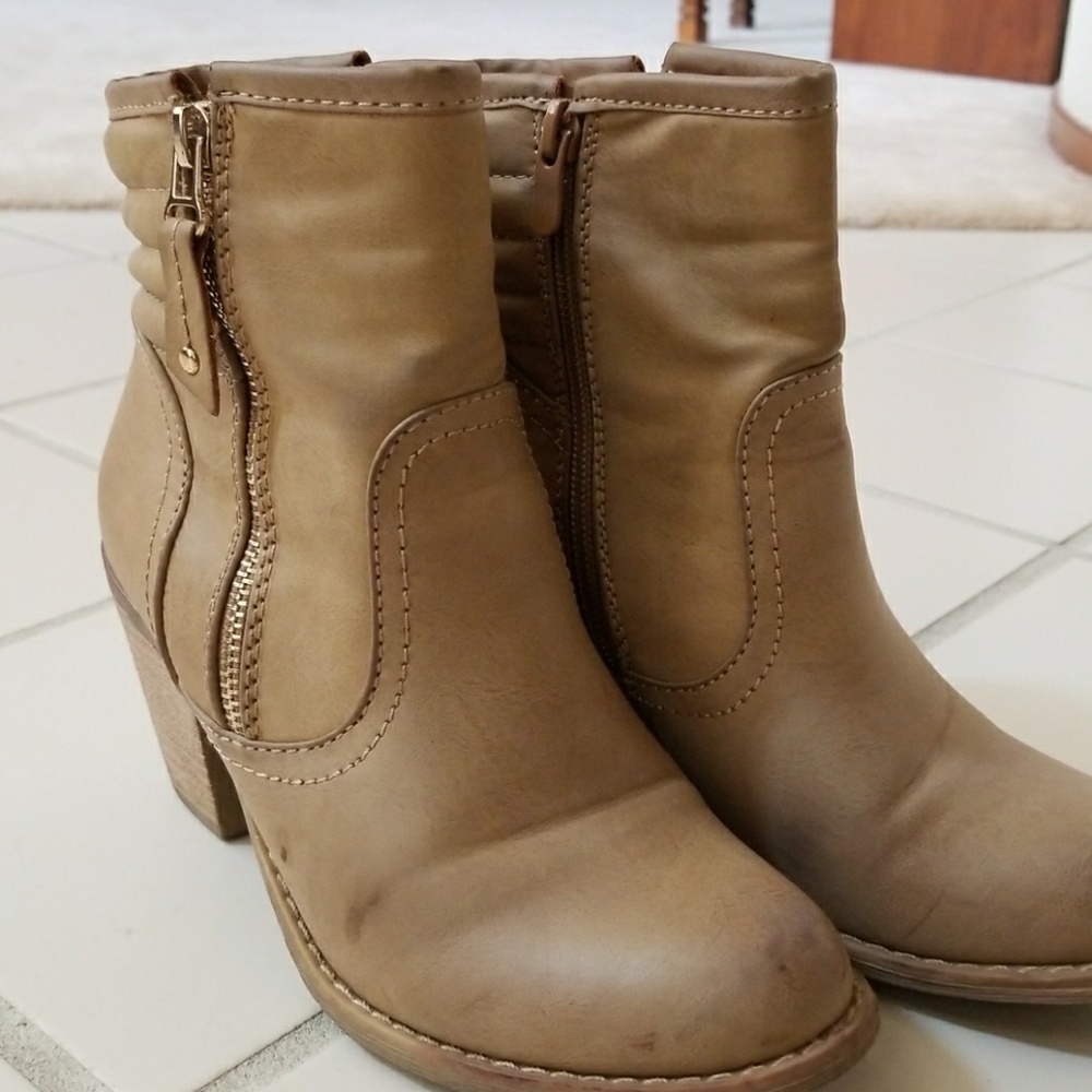 VIA pinky | High ankle bootie