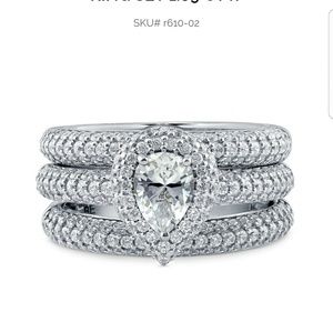 Gorgeous pear shaped Berricle wedding set.