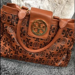 Tory Burch look-alike !!