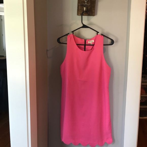 Dresses & Skirts - Pink Scalloped Montreal Dress Sz M