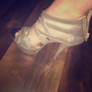Gold Heels 👏🏼