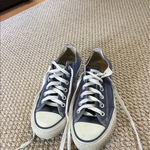 Navy blue converse