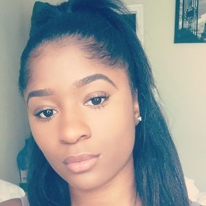 Meet your Posher, Renesia