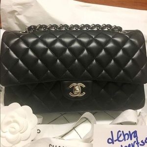 2017 Chanel black lambskin medium flap shw w/rec