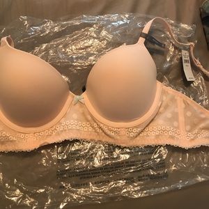 Super cute pale pink bra!