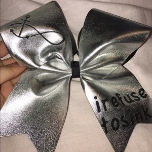 Cheer bow