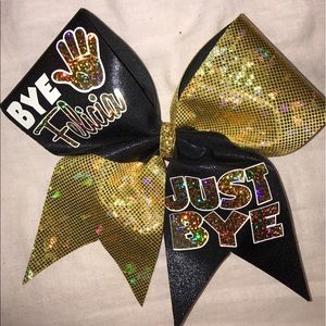 Cheer bow