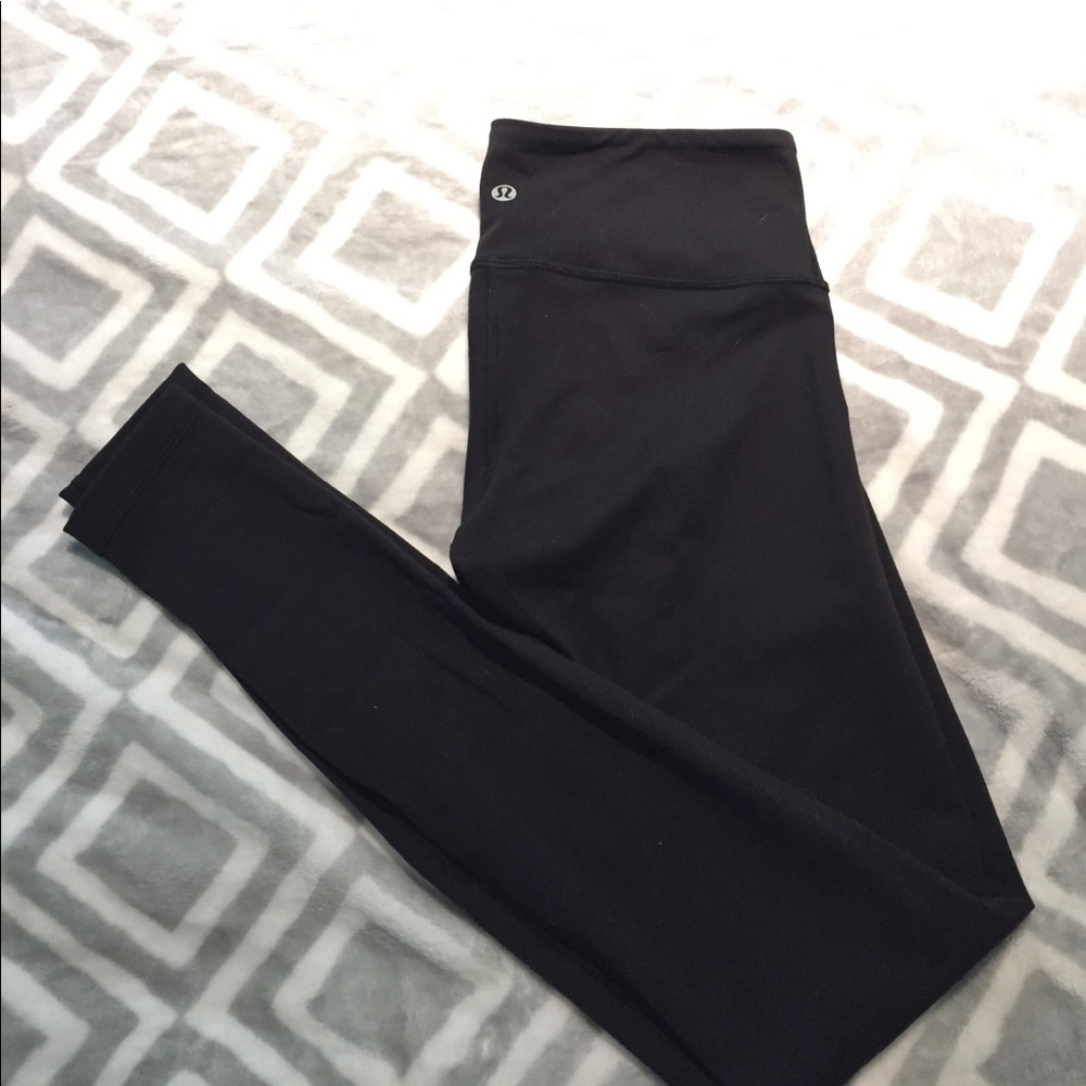 Black low rise lululemon leggings