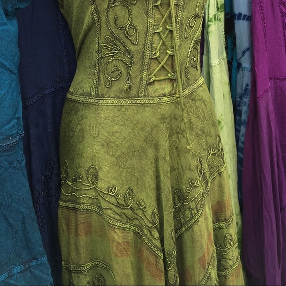 ISO! Rayon dress. Made in India. Burgundy. Green. - Picture 3 of 3