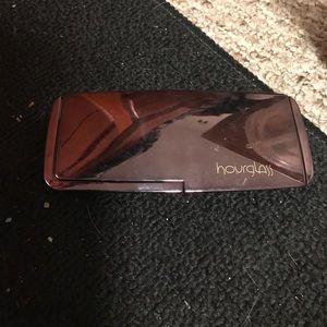 hourglass ambient lightening palette