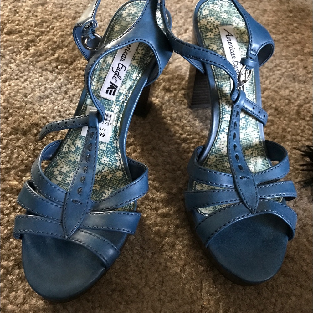 Blue sandals with med heel