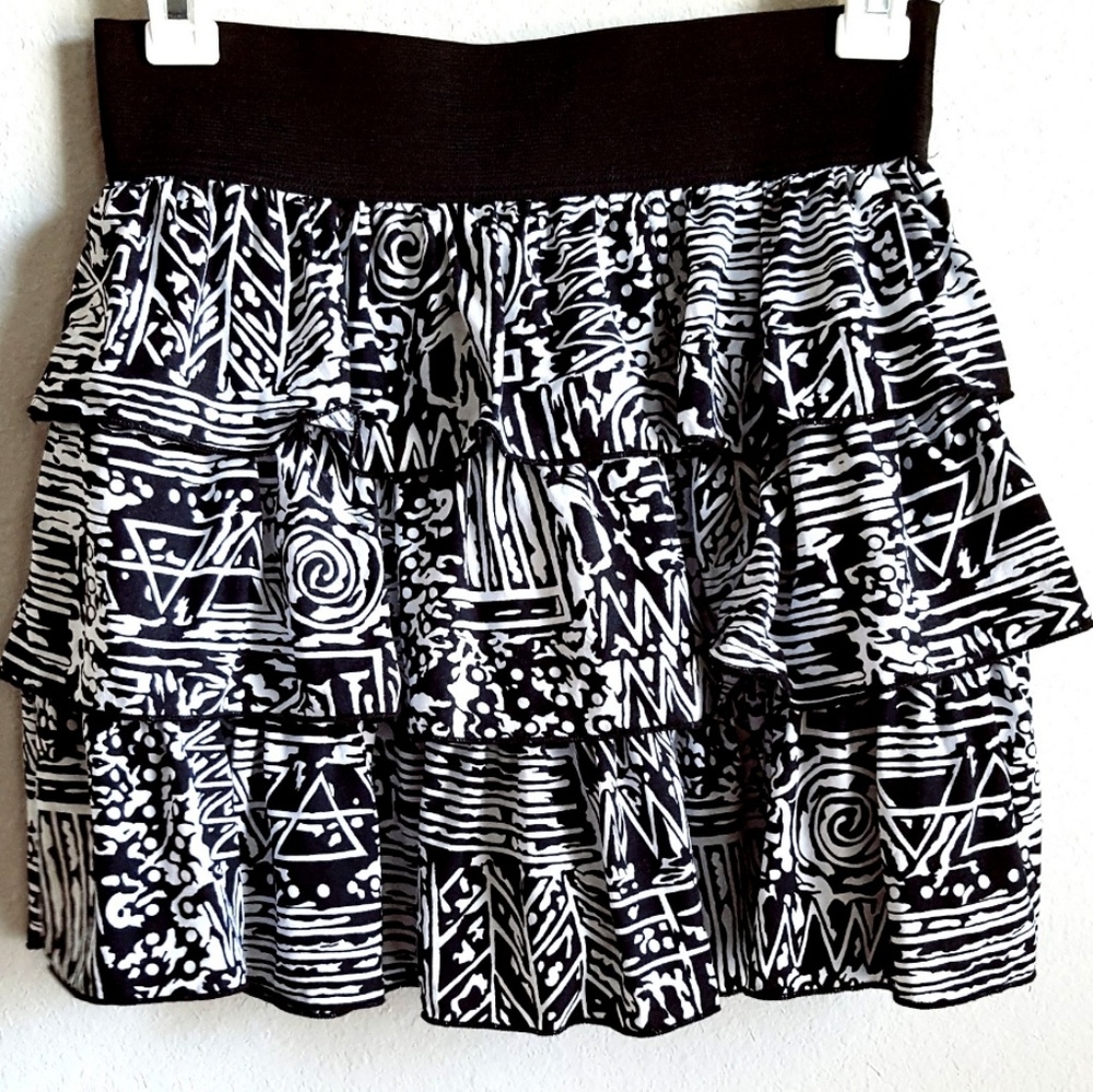 🌞5 for 25!🌞 Black White Skirt Aztec Print Ruffle