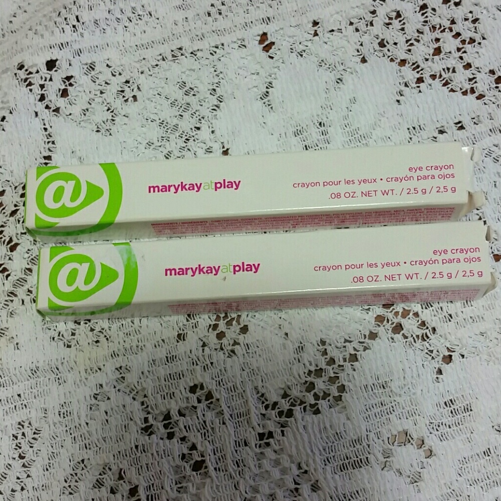 Mary Kay @Play Eye Crayons 2 assorted colors