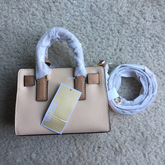 Price Firm Michael Kors Mini Leather Crossbody - Picture 5 of 8
