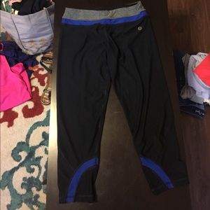 VOGO capri leggings