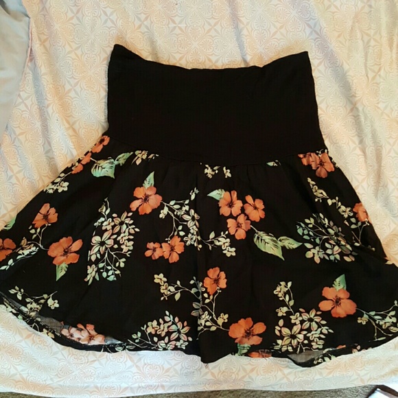 Black floral skirt - Picture 1 of 2