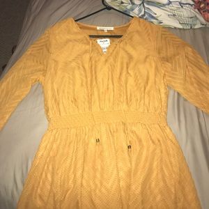 Cute dress! Right in waist ties at neck! Size L