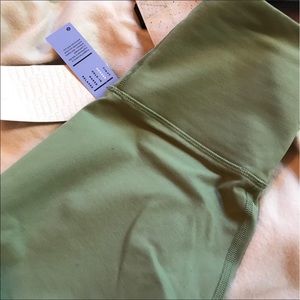 dessert green lululemon wunder under
