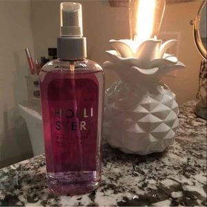 Hollister raspberry Magnolia body mist