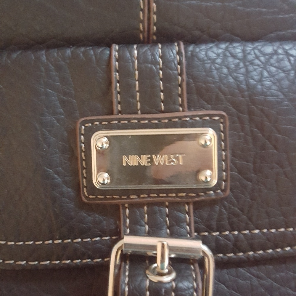 FLASH SALE Nine West crossbody - Picture 2 of 2