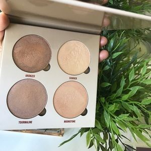 Anastasia Beverly Hills Glow Kit in Sun Dipped