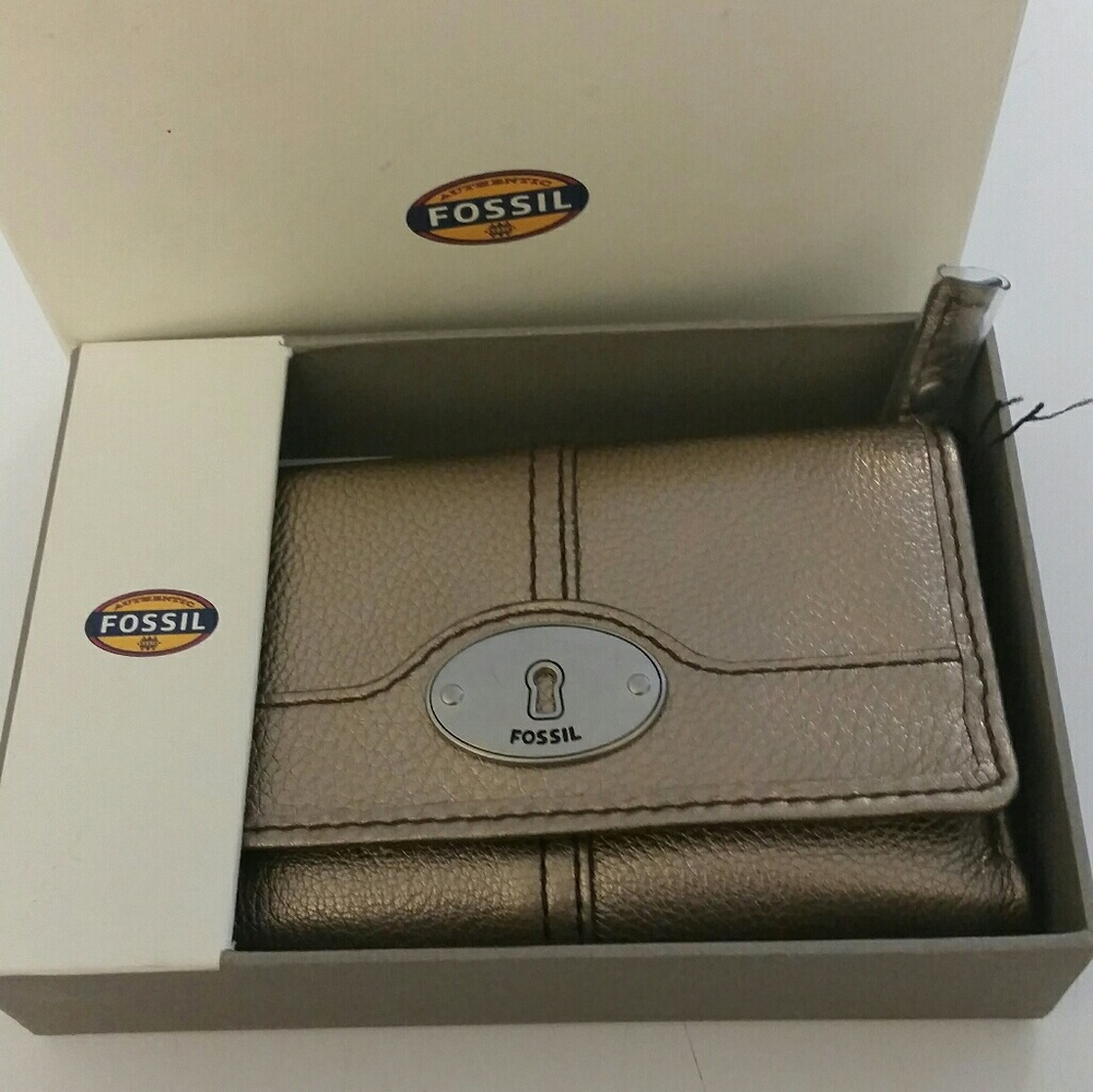 Womens's leather fossil wallet