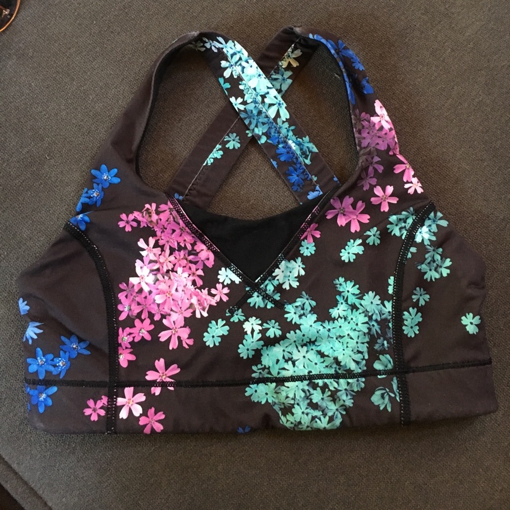Lululemon sports bra