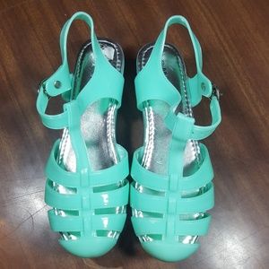 Rouge jelly style shoes