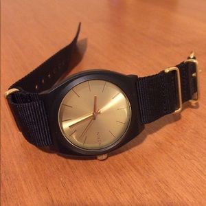 Nixon Time Teller watch in Matte black / Gold