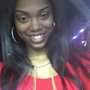 Meet your Posher, Candace