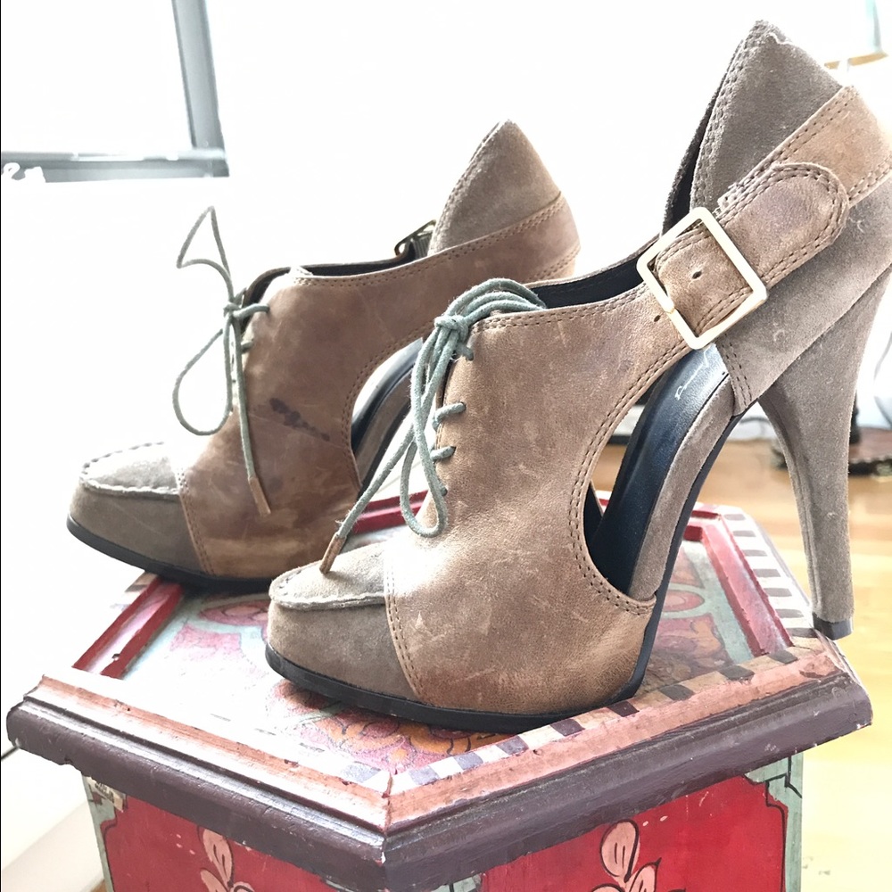 Elizabeth and James oxford pump