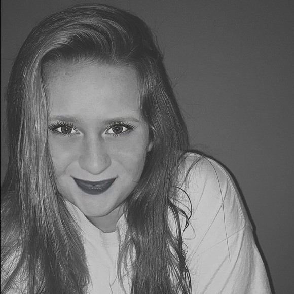 Meet your Posher, Addison - Picture 1 of 1