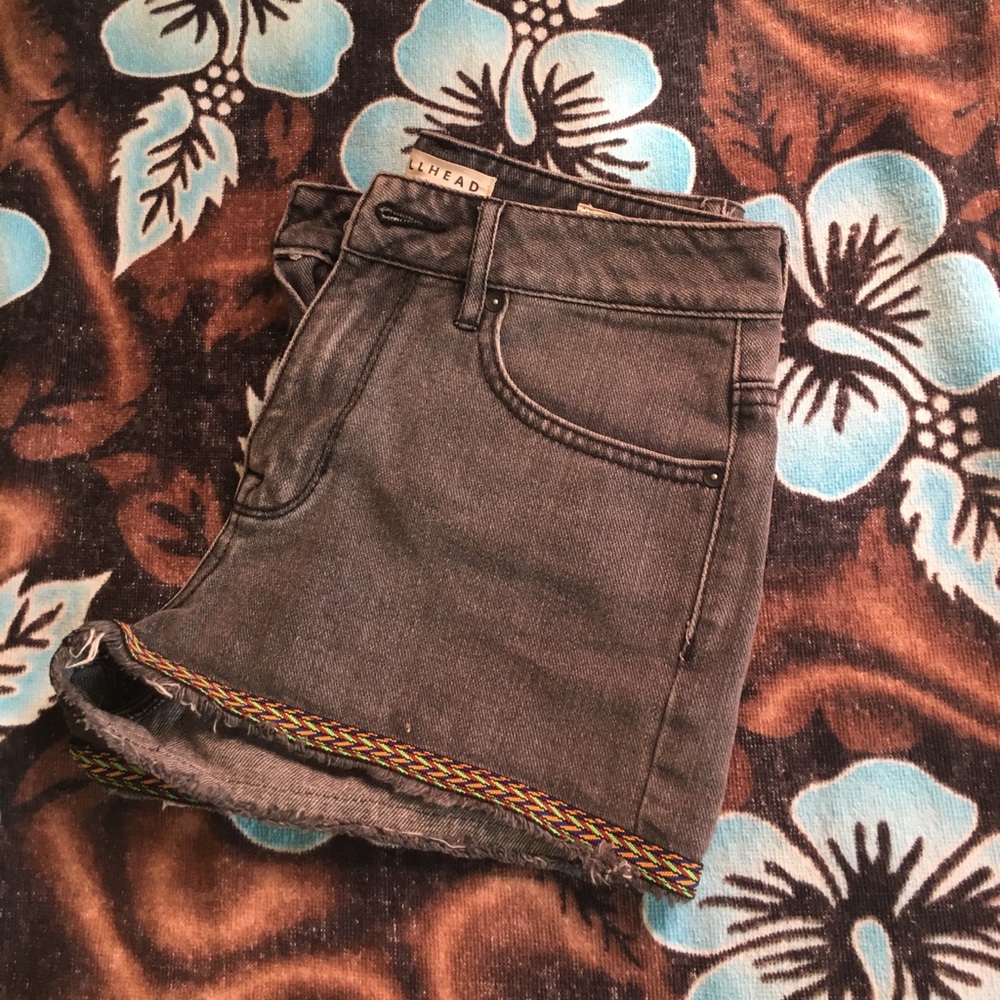 Bullhead High-waisted shorts!