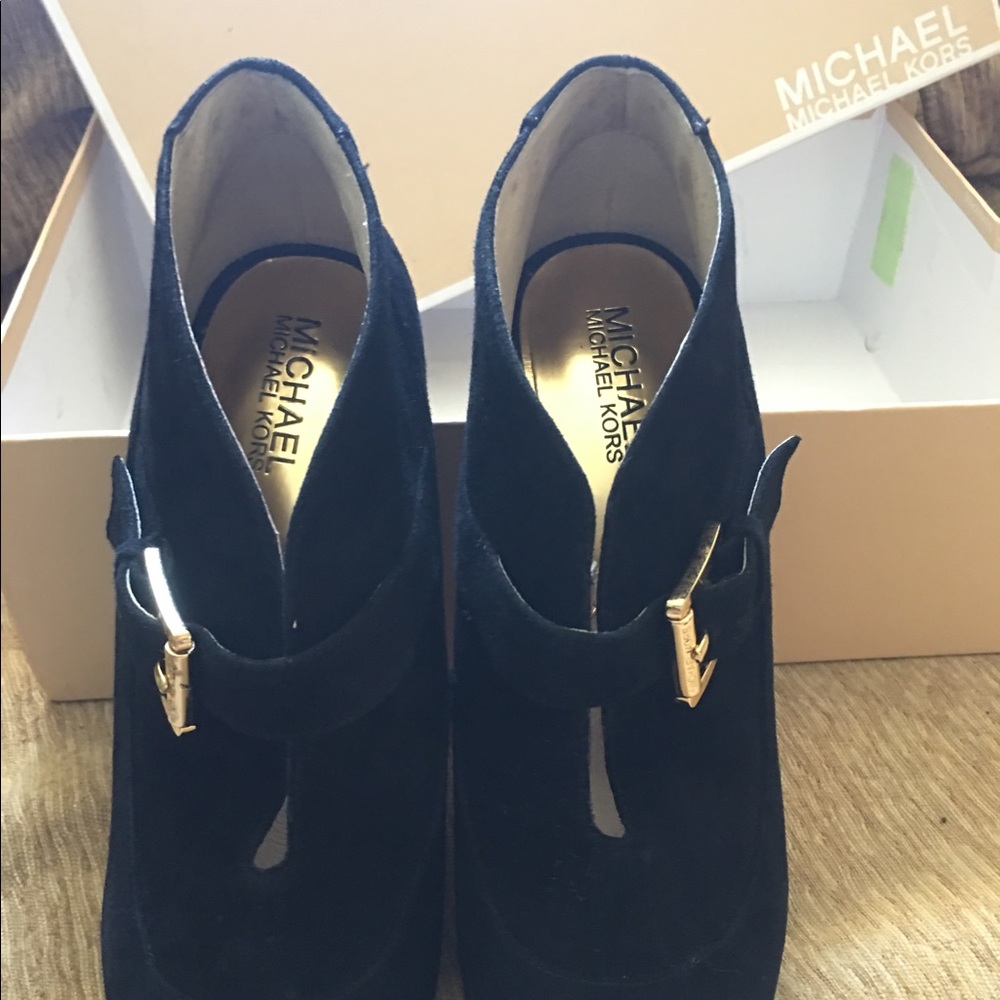 **SOLD** Michael Kors Eboni Bootie