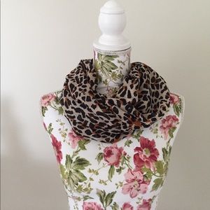 Thin Cheetah Scarf