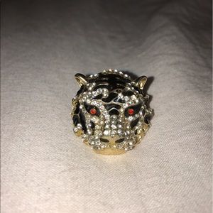 Tiger ring