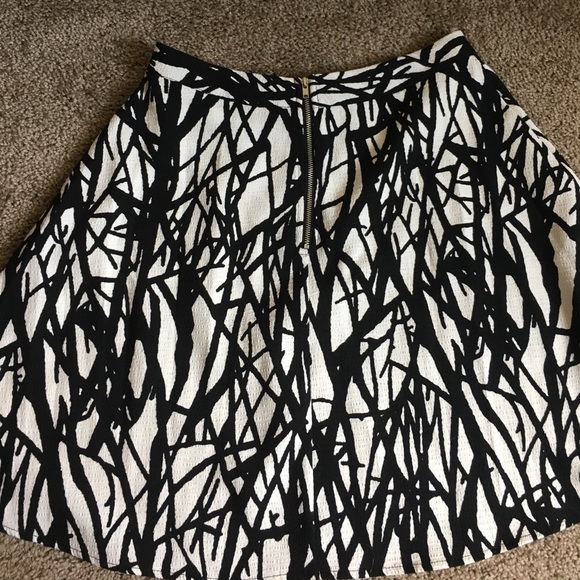🔥 SALE 🔥 Forever 21 abstract skirt - Picture 2 of 4