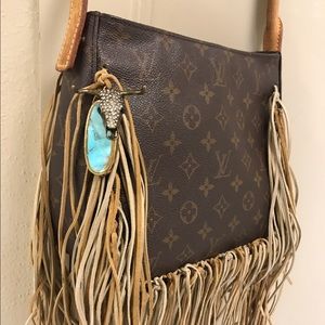 Louis Vuitton Looping GM Shoulder Bag