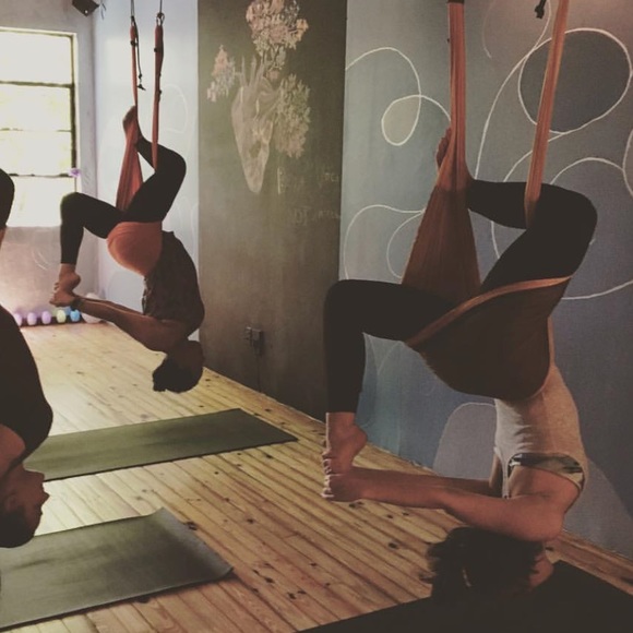 ♥️Welcome to my closet! Nice to meet you!♥️ - Picture 4 of 4