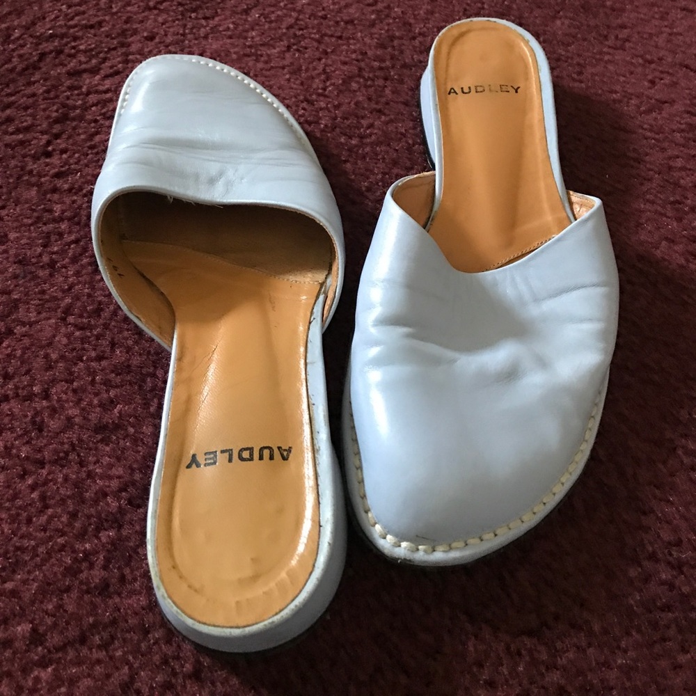 Super cute periwinkle slides.