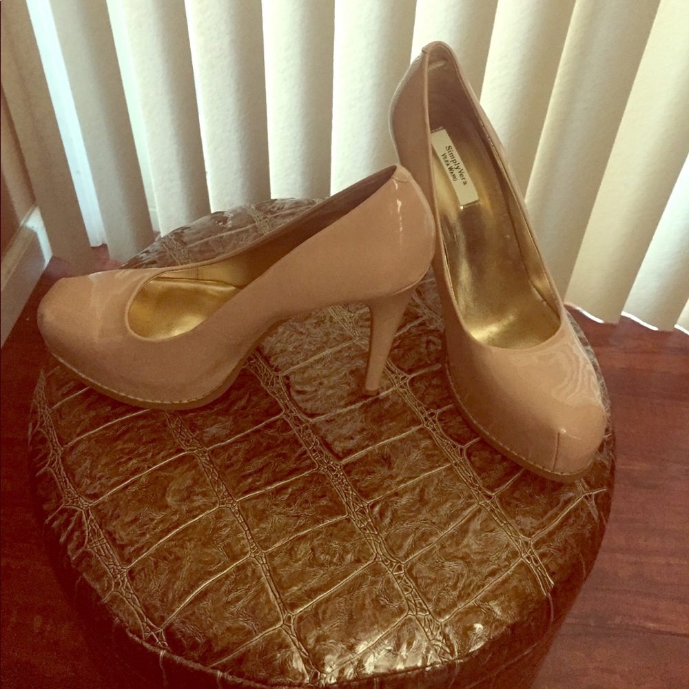 Simply Vera by Vera Wang stiletto close toed pumps