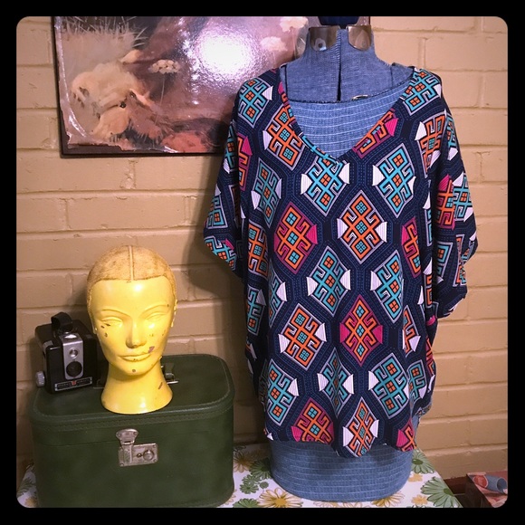 NWT Francesca's Blue Rain Geometric Print Blouse - Picture 1 of 6