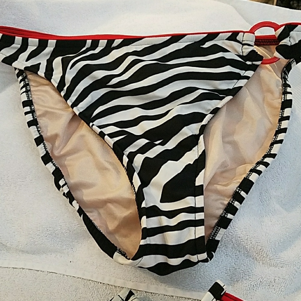 Three piece bikini - Picture 5 of 7