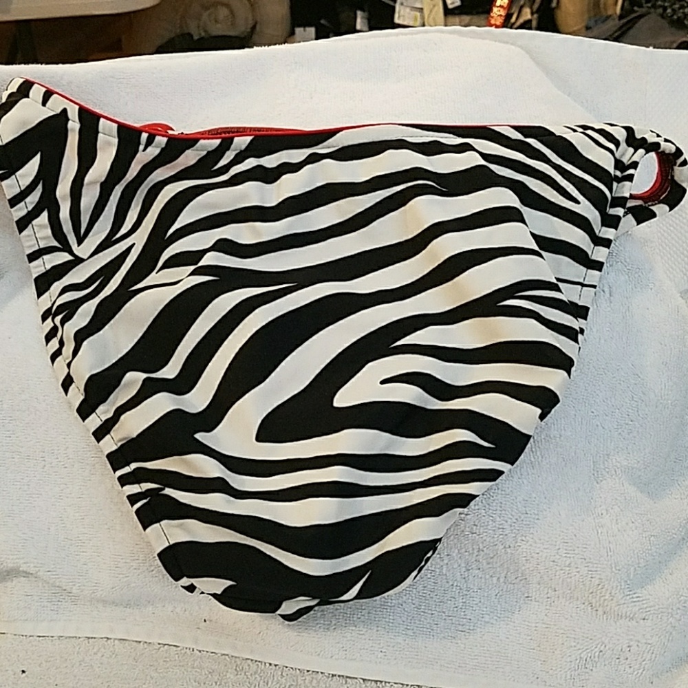 Three piece bikini - Picture 6 of 7
