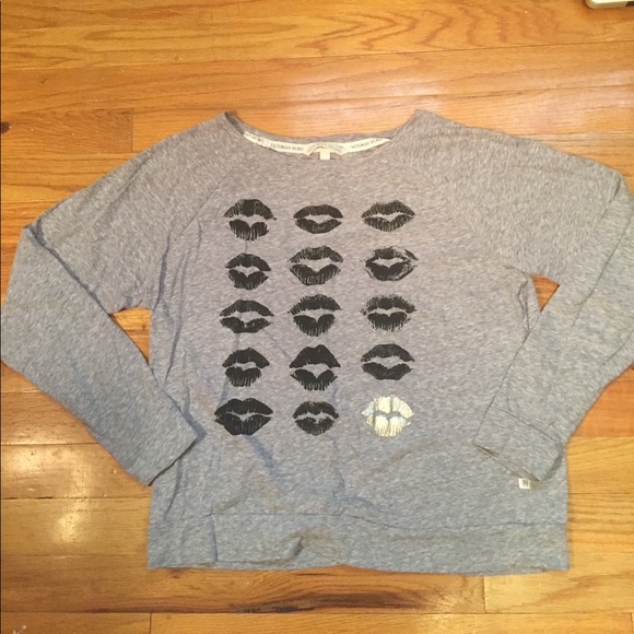 Victoria's Secret Tops - Lightweight lounge top