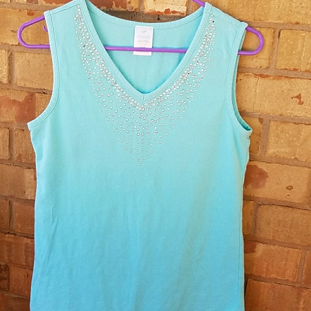 V-neck tank top