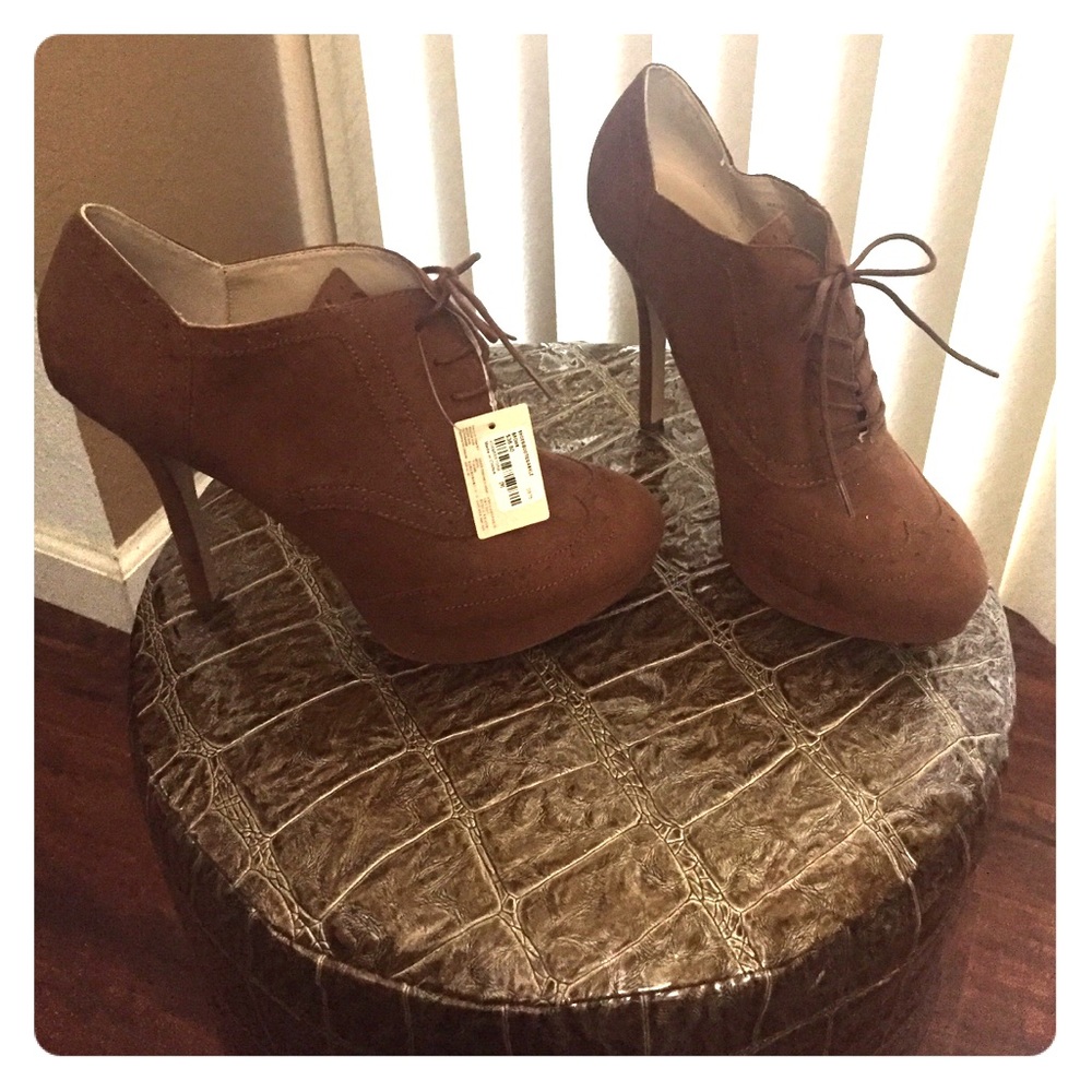 Forever 21 Feux suede closed toed tie up heel