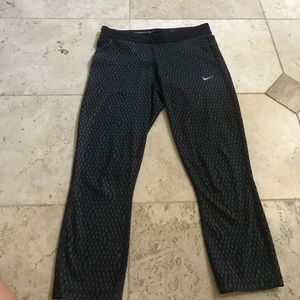 Nike patterned crop leggings