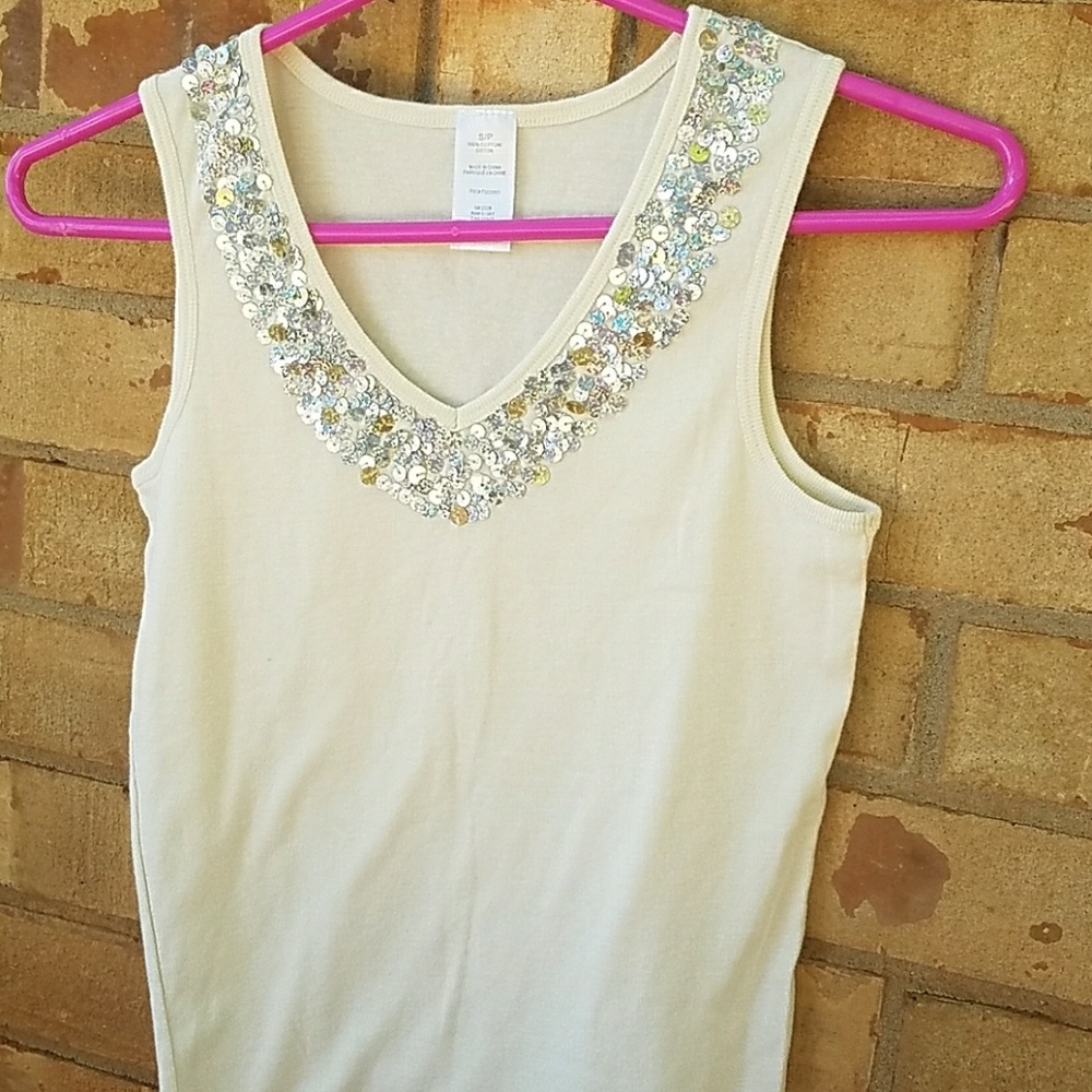 V-neckline tank top