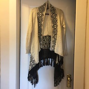 🌞 LAST CHANCE!! 🌛 F21 boho sweater